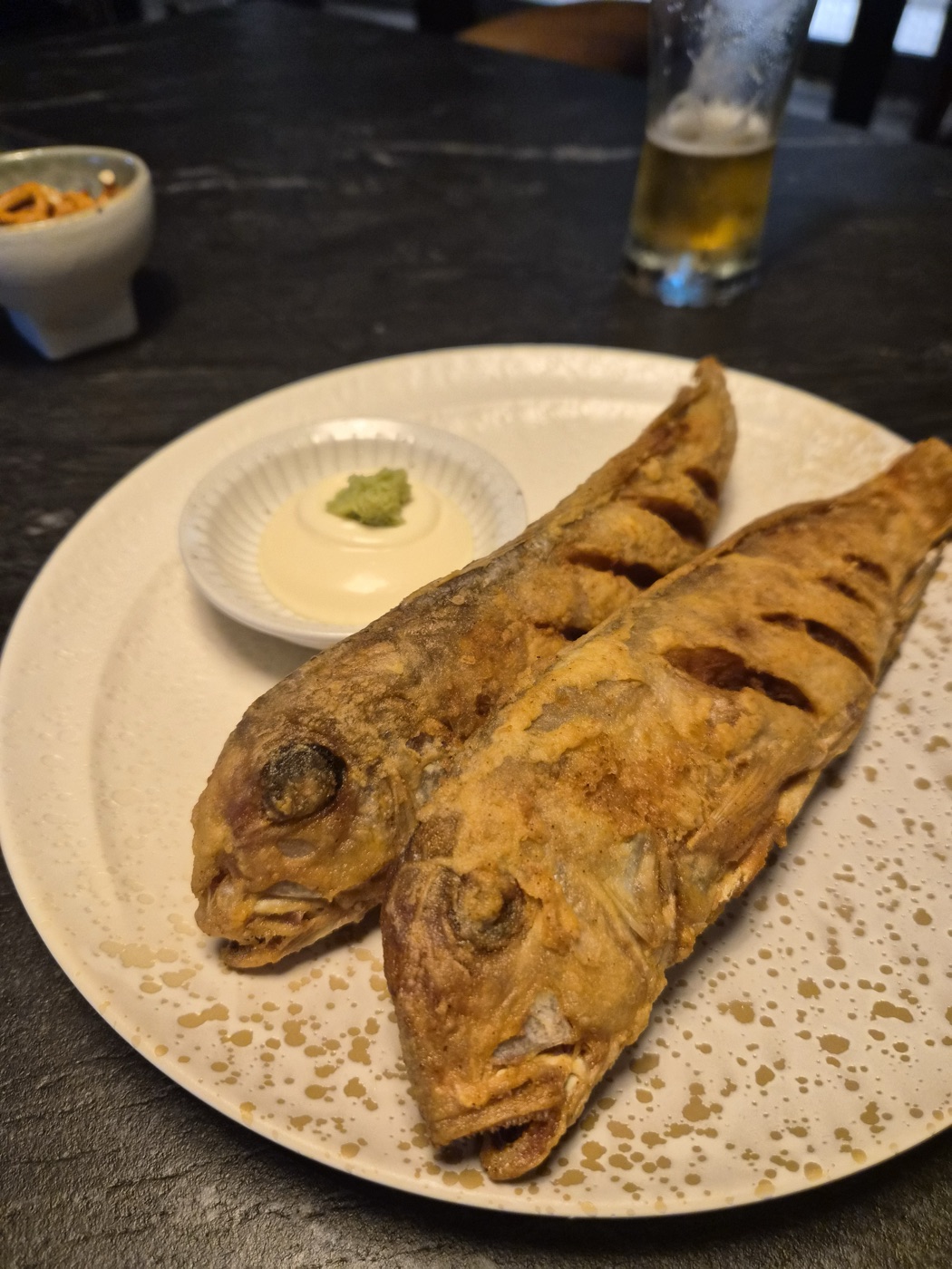 용인 소올밤 옥돔튀김 두 마리와 와사비 마요 소스